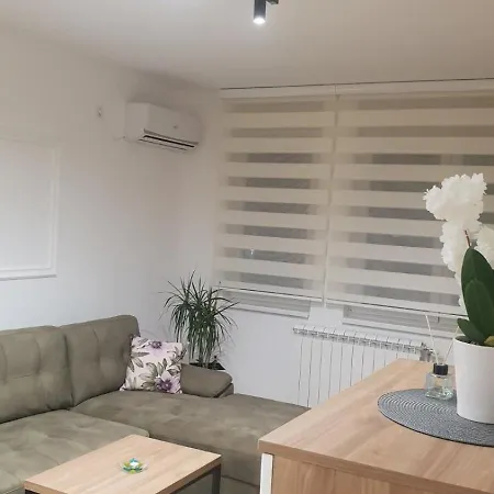 アパート Lux ノヴィ・サド